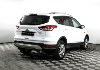 Подержанный автомобиль Ford Kuga 2015 года (3 фото)