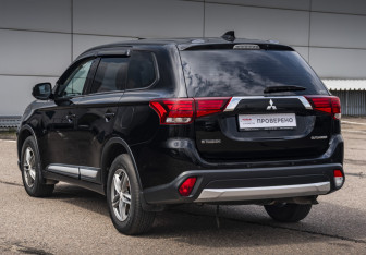 Подержанный автомобиль Mitsubishi Outlander 2018 года (7 фото)