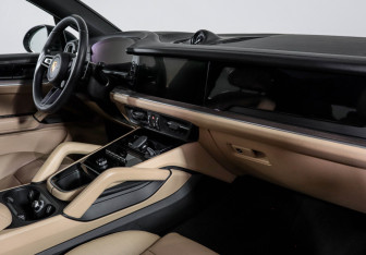 Подержанный автомобиль Porsche Cayenne 2023 года (9 фото)