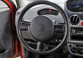 Подержанный автомобиль Chevrolet Spark 2007 года (16 фото)