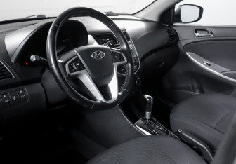 Подержанный автомобиль Hyundai Solaris Sedan 2012 года (14 фото)