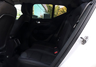 Подержанный автомобиль Volvo XC40 2019 года (10 фото)