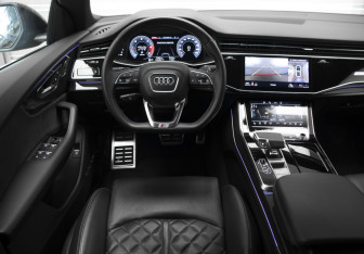 Подержанный автомобиль Audi Q8 2021 года (9 фото)