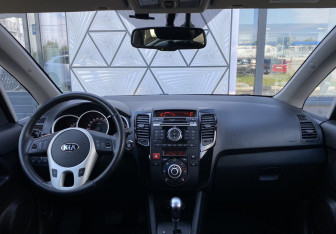 Подержанный автомобиль Kia Venga 2013 года (11 фото)