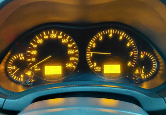 Подержанный автомобиль Toyota Avensis Sedan 2004 года (21 фото)