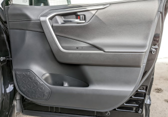 Подержанный автомобиль Toyota RAV4 2021 года (24 фото)