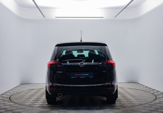 Подержанный автомобиль Opel Zafira Compactvan 2013 года (6 фото)