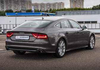 Подержанный автомобиль Audi A7 2013 года (5 фото)