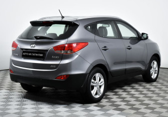 Подержанный автомобиль Hyundai ix35 2012 года (5 фото)