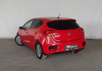 Подержанный автомобиль Kia Ceed Hatchback 2016 года (4 фото)