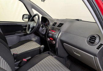 Подержанный автомобиль Suzuki SX4 Hatchback 2012 года (11 фото)