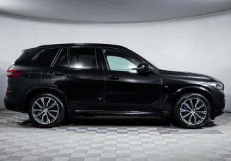 Подержанный автомобиль BMW X5 2021 года (4 фото)