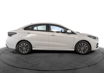Подержанный автомобиль Omoda S5 2023 года (4 фото)