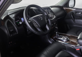Подержанный автомобиль Nissan Patrol 2011 года (15 фото)
