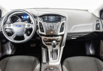 Подержанный автомобиль Ford Focus Hatchback 2014 года (8 фото)