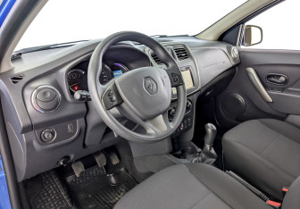 Подержанный автомобиль Renault Sandero 2014 года (16 фото)