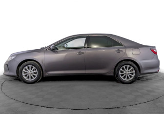 Подержанный автомобиль Toyota Camry Sedan 2016 года (8 фото)