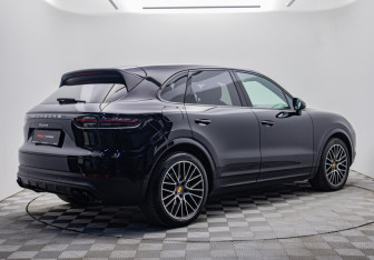 Подержанный автомобиль Porsche Cayenne 2018 года (5 фото)