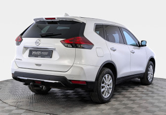 Подержанный автомобиль Nissan X-Trail 2022 года (5 фото)