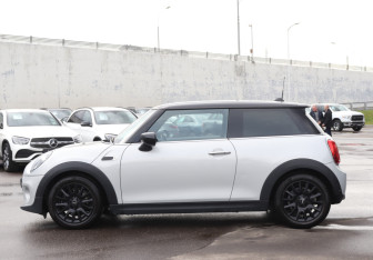 Подержанный автомобиль MINI Hatch 2020 года (8 фото)