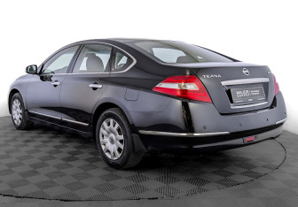 Подержанный автомобиль Nissan Teana 2011 года (7 фото)