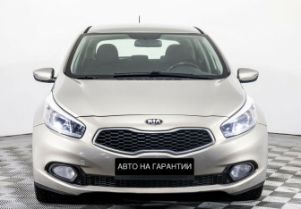 Подержанный автомобиль Kia Ceed Hatchback 2012 года (2 фото)