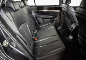 Подержанный автомобиль Subaru Outback Wagon 2011 года (10 фото)