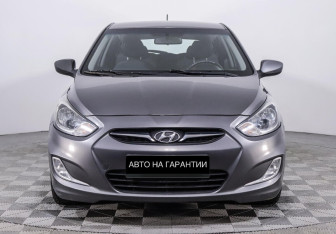 Подержанный автомобиль Hyundai Solaris Hatchback 2013 года (2 фото)