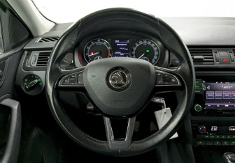 Подержанный автомобиль Skoda Rapid Liftback 2018 года (23 фото)