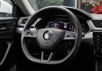 Подержанный автомобиль Skoda Superb Liftback 2020 года (13 фото)