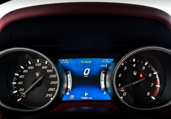 Подержанный автомобиль Maserati Levante 2018 года (13 фото)