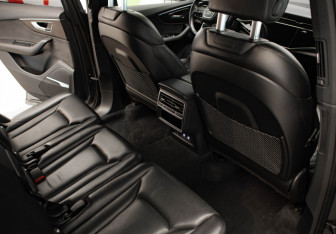 Подержанный автомобиль Audi Q7 2020 года (35 фото)