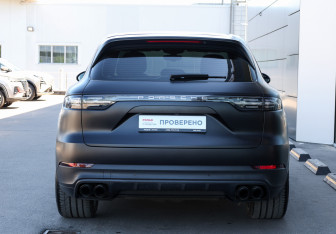 Подержанный автомобиль Porsche Cayenne 2020 года (6 фото)