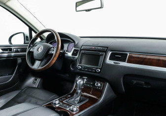 Подержанный автомобиль Volkswagen Touareg 2015 года (5 фото)