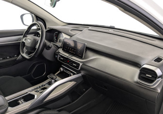 Подержанный автомобиль Geely Coolray 2023 года (13 фото)