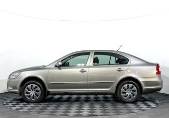 Подержанный автомобиль Skoda Octavia Liftback 2011 года (8 фото)
