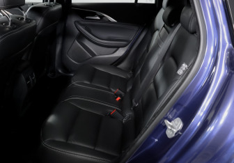 Подержанный автомобиль Infiniti Q30 2017 года (10 фото)