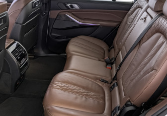 Подержанный автомобиль BMW X7 2020 года (18 фото)