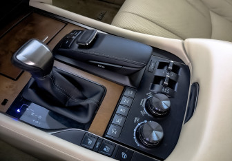 Подержанный автомобиль Lexus LX 2020 года (21 фото)