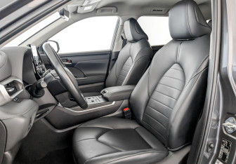 Подержанный автомобиль Toyota Highlander 2021 года (20 фото)