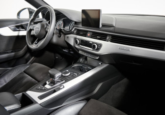 Подержанный автомобиль Audi A4 Sedan 2019 года (9 фото)