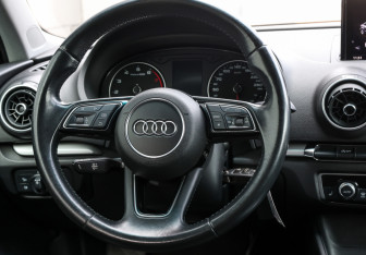 Подержанный автомобиль Audi A3 Sedan 2018 года (16 фото)