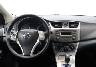 Подержанный автомобиль Nissan Sentra Sedan 2015 года (14 фото)