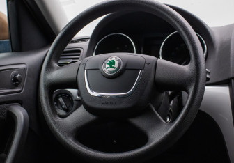 Подержанный автомобиль Skoda Yeti 2012 года (15 фото)