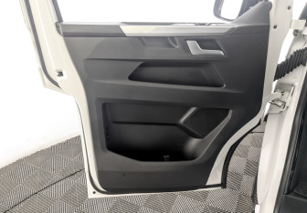 Подержанный автомобиль Volkswagen Multivan 2020 года (20 фото)