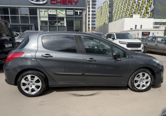 Подержанный автомобиль Peugeot 308 Hatchback 2008 года (4 фото)