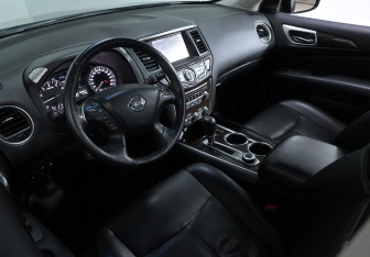 Подержанный автомобиль Nissan Pathfinder 2016 года (7 фото)