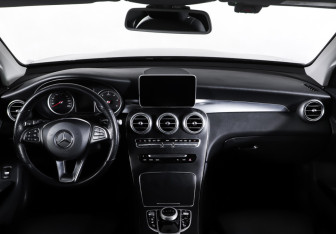 Подержанный автомобиль Mercedes-Benz GLC Coupe 2018 года (17 фото)