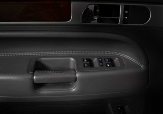 Подержанный автомобиль Volkswagen Touareg 2008 года (12 фото)