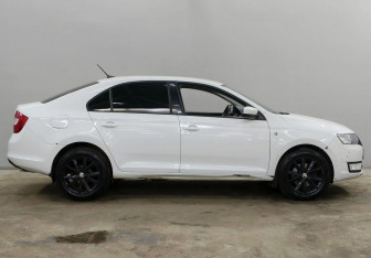 Подержанный автомобиль Skoda Rapid Liftback 2017 года (4 фото)